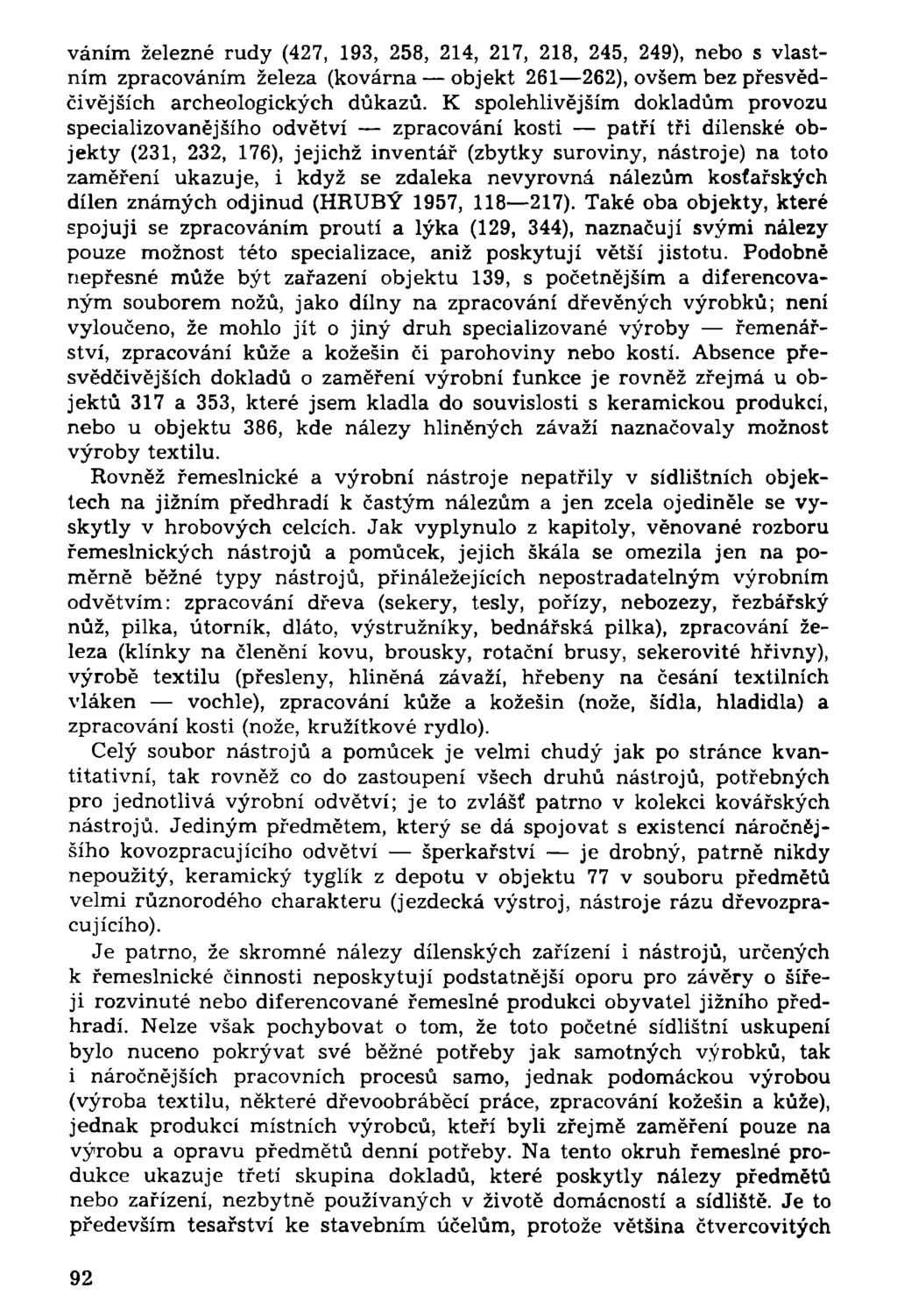 váním železné rudy (427, 193, 258, 214, 217, 218, 245, 249), nebo s vlastním zpracováním železa (kovárna objekt 261 262), ovšem bez přesvědčivějších archeologických důkazů.