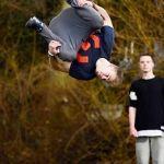 I děti rostou a mají své kořeny - po rodičích, babičkách a prapradědečcích. Každý strom kdysi zapustil kořeny a pak roste, větví se a košatí. Každou chvíli se objeví nová větev.