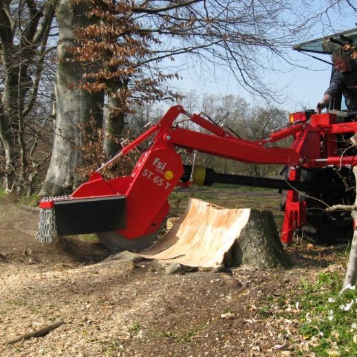 Pařezová fréza FSI T65 je největší fréza poháněná vývodovou hřídelí traktoru (PTO) o výkonu 70-120 k. Je rychlá a efektivní pro frézování velkých pařezů.