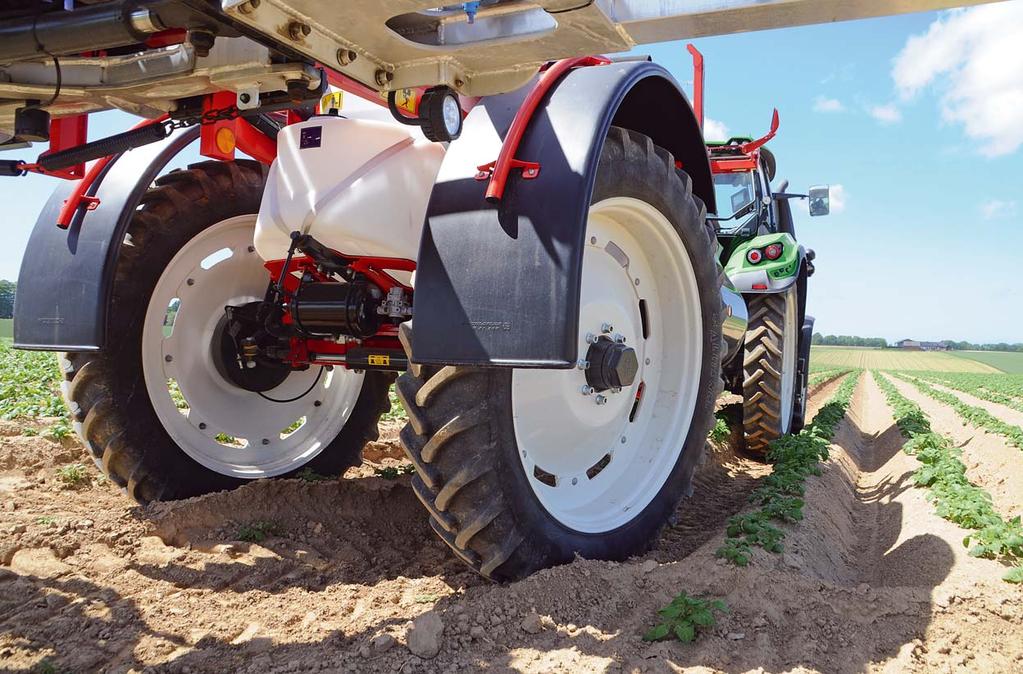ÚSPORY UDRŽTE POSTŘIKOVAČ VE STOPÁCH TRAKTORU S řízenou nápravou zůstává postřikovač vždy ve stopě, kterou před ním projel traktor.