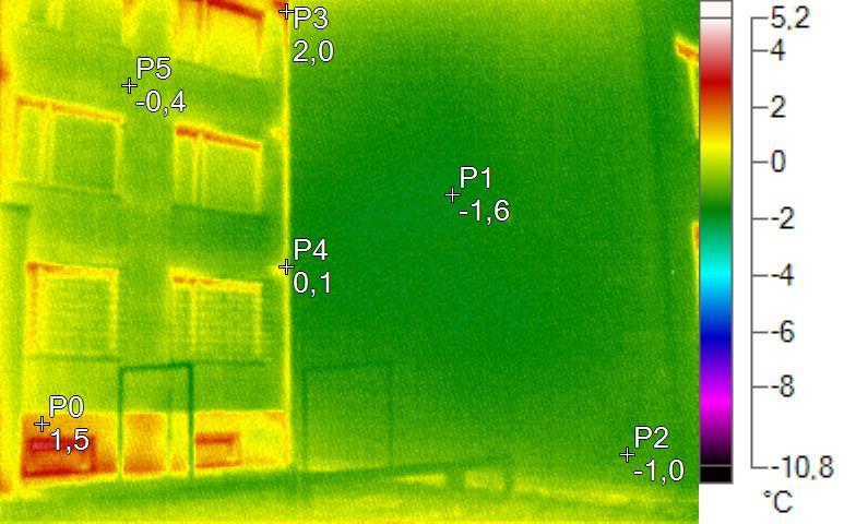 IR000376.IS2 17.1.2017 17:09:08 Detailní termosnímek rozdílného zdiva se zateplením a bez zateplení.