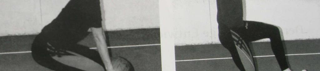 Boyle (2004) považuje cvičení s medicinbalem proti zdi daleko kvalitnější než trénink s plným míčem, je-li prováděn s partnerem.
