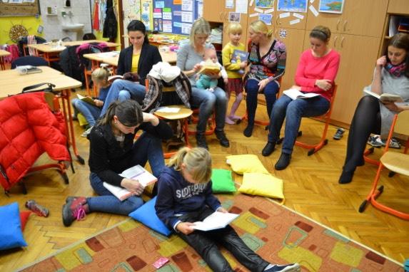 Následně jsme se šli porozhlédnout po areálu spalovny, kde jsme viděli jeřábníka při práci, což byla pro většinu žáků nejzajímavější část exkurze.