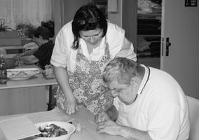 Vytrácí se lidská ohleduplnost, slušný pozdrav, obyčejný úsměv. A přiznejme si otevřeně, že dospělého člověka nezměníme, ani kdybychom stokrát chtěli.