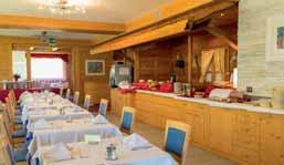/ společenská místnost, restaurace, bar v rámci wellness centra, sluneční terasa s lehátky, zahrada, dětský koutek, miniklub, uvítací přípitek, internet point* / wi-fi připojení k internetu* ve