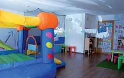 restaurace, miniklub, hotelový trezor, úschovna lyží a lyžařských bot, výtah, vyhrazené parkoviště, v Hotelu Alpine Mugon (kapacita č.
