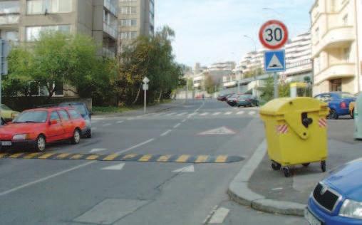 Napište, jaké jsou výhody dělicích ochranných ostrůvků.