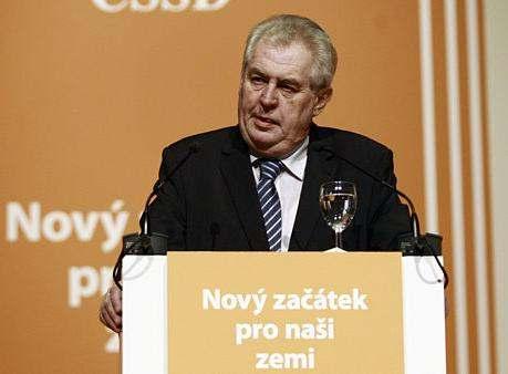 DUBEN 2013 TREFA STRANA 7 Nabízím sociální demokracii své přátelství, a my jen dodáváme:...jiné cesty ani není.