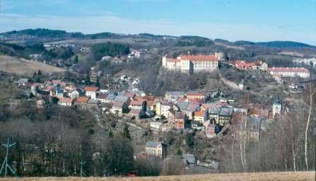 V době kdy spravoval Vimperk, všiml si Václav Vlček nedalekého pevného rožmberského hradu Helfenburku u Bavorova a v roce 1477 jej koupil.