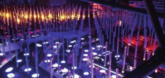 Více jak 500 LED trubic řízených