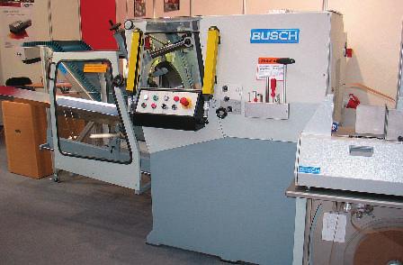 Na letošním ročníku mezinárodního veletrhu EmbaxPrint 2005 bylo toto zařízení, patřící ve své kategorii do světové špičky, vystavováno na stánku pražské obchodní a poradenské společnosti Printa v