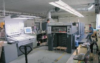 Svět tisku 09/2005 77 Profil tiskárny Tento nenovější přírůstek technologického vybavení tiskárny Calamarus kapacitně doplňuje ještě dvoubarvový archový ofsetový stroj Polly Performer 266B PH a