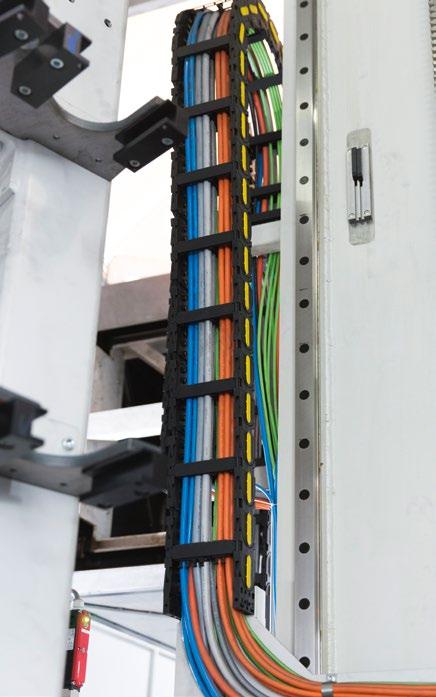 (silové, signální a datové kabely, hydraulické a průmyslové hadice), vhodnost pro použití ve vysoce náročném prostředí (přítomnost prachu, vlhkosti, agresivních chemikálií a povětrnostních vlivů,