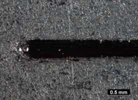 detail) je ukázka vpichu do žárově pozinkovaného plechu o jmenovité tloušťce 1,0 mm.