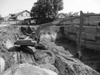 bylo nezbytné provést statické zajištění výkopu. Byly provedeny dvě na sebe kolmé záporové stěny s ukotvením a vyztužením vzpěrami.