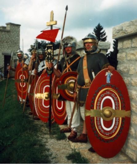 Štít (SCUTUM) / Shield pomocné sbory menší oválné štíty