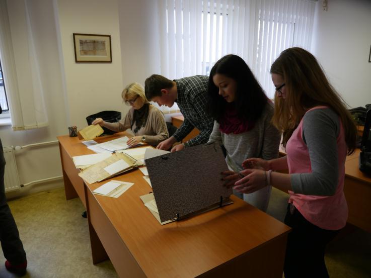 Sloţení týmu: Dominika Novotná, Barbora Stibůrková, Martin Fulín, Vojtěch Kluvanec Tématem letošní soutěţe byly historické osobnosti