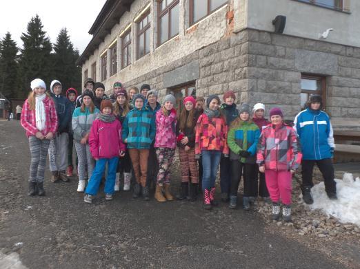 A tak nechyběly zajímavé soutěţe o ceny, dále vyhodnocení nejlepších masek a taneční vystoupení skupiny Dancing Crackers (Denča a Jarda) a také ţáků školy ve stylu streetdance.