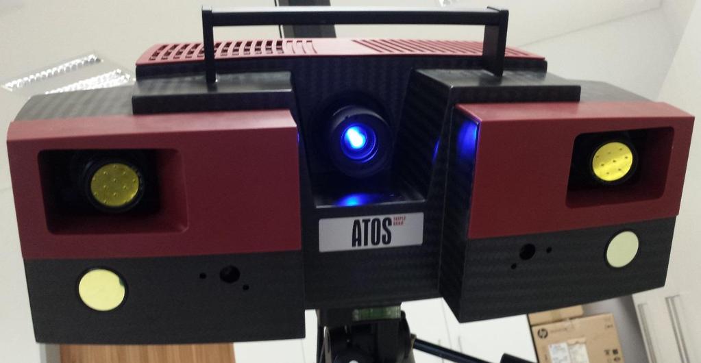Jedná se o mobilní bezdotykový 3D optický skener od firmy GOM.