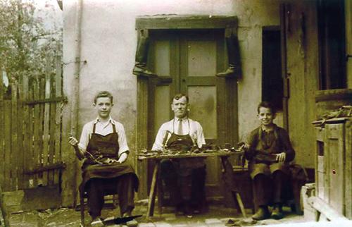 Přílepský zpravodaj www.velke-prilepy.cz HISTORIE Několik živnostníků mělo povolení prodávat léčivé byliny.
