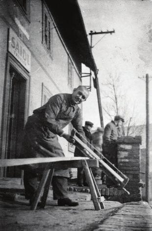 Přílepský zpravodaj www.velke-prilepy.cz HISTORIE S postupným rozvojem dopravy začali přílepští dojíždět za prací do Prahy, případně Kralup, Libčic a Kladna. Ale už koncem 19.