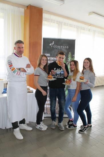 Vzdělávání výchovných poradců a preventisty Během školního roku se uskutečnila dvě setkání preventistů a výchovných poradců (září 2017 a únor 2018).
