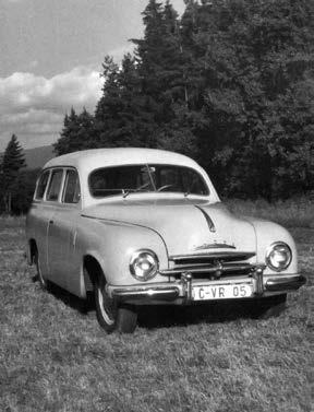 30 ŠKODA 1202 Sériová verze Škoda 1200 STW měla dělené okno v