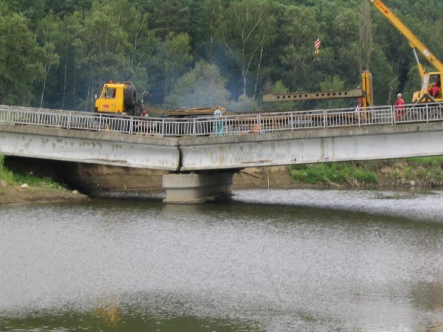 Poškození mostních objektů za