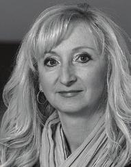 V letech 2009 2012 působila na pozici radní Středočeského kraje pro sociální oblast.