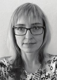 Prevence a včasná identifikace ohrožení dítěte ve škole Mgr. Alexandra Petrů Je profesí vysokoškolská pedagožka. Od roku 2011 působí na Univerzitě J. E.