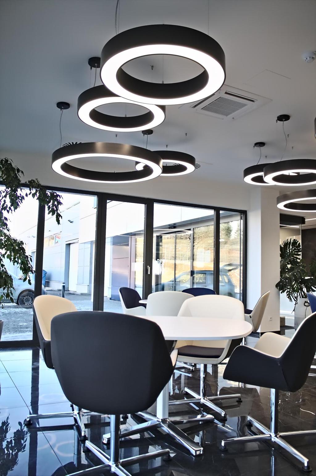 multiline 111 multiline 80 TVAROVÁ SVÍTIDLA ROUNDED - SHAPED LAMPS MULTILINE je široká skupina různě tvarovaných svítidel MULTILINE is a large group of luminaires in suspended and v závěsném a