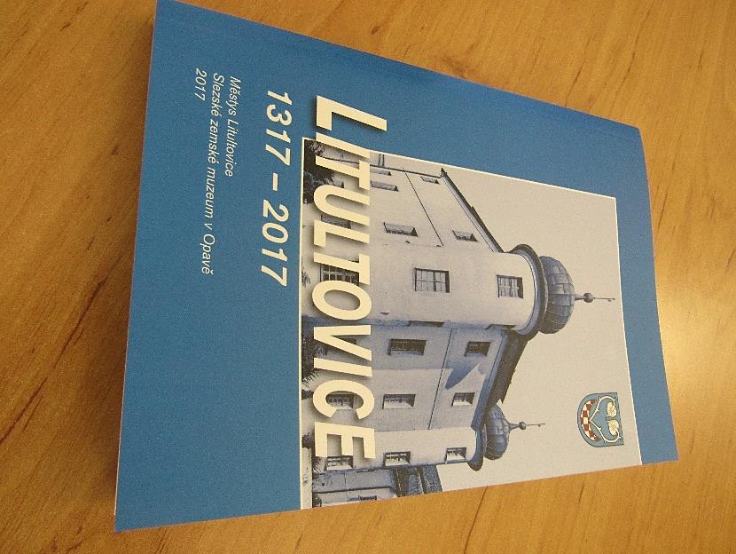 POZVÁNKA K PŘEDSTAVENÍ PUBLIKACE "LITULTOVICE 1317-2017" Představení publikace s názvem Litultovice, která byla sepsána kolektivem autorů Slezského zemského muzea, proběhne 20.