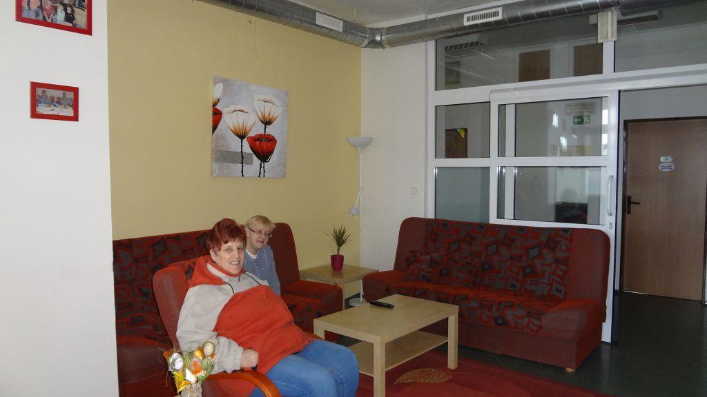 Popis prostředí, v němž je sociální služba poskytována Služba je poskytovaná v budově na Adamusově ulici č.p. 1269 v Orlové.