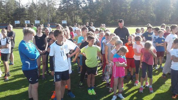 bylo dohromady 120 závodníků, kteří mezi sebou soutěžili v pěti disciplínách: golf, minikopaná, ringo, lodě, lanové dovednosti.