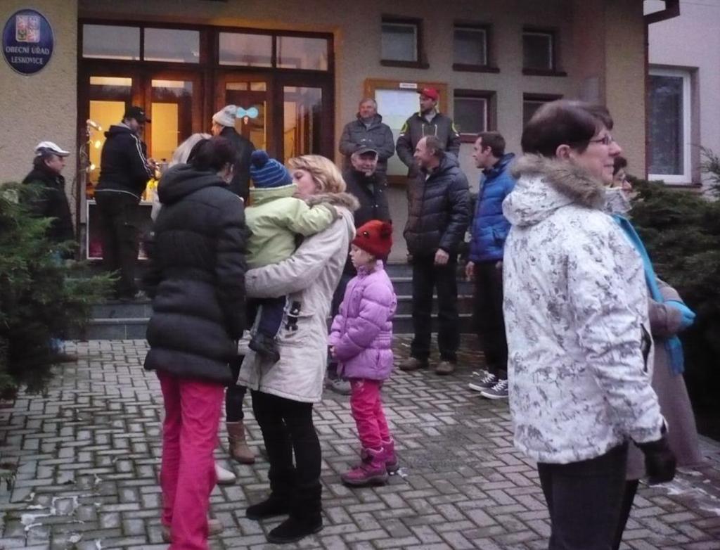 Advent začíná Stalo se již tradicí, že se setkáváme první adventní neděli, abychom společně pobesedovali, ale především zažili