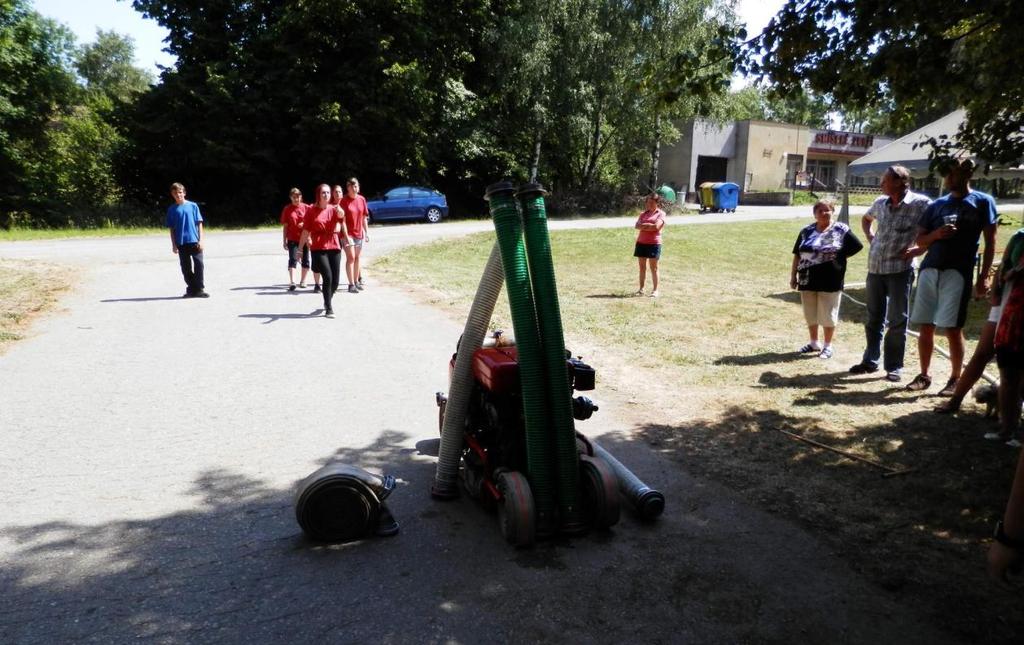 Pouť v Leskovicích V sobotu 27. července 2013 jsme se v hojném počtu opět sešli u místní kapličky sv. Anny při slavnostní mši a zahájili tak pouťovou slavnost.
