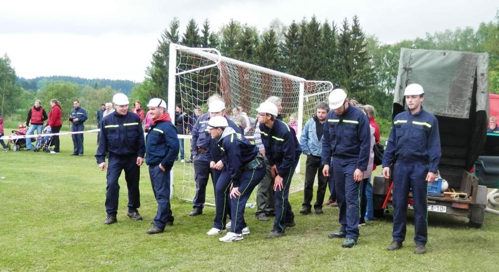 Hasiči hodnotili rok 2013 Vážení spoluobčané, přátelé, hasiči, v pátek 13. prosince jsme se znovu sešli, abychom s blížícím se koncem roku zhodnotili jeho průběh.