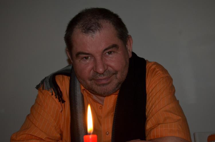 Slovo autora Základem vystavovaných fotografií jsou obrazy z Festivalu na Spišském hradě. Ten organizovala významná romistka paní Daniela Hivešová-Šilanová.