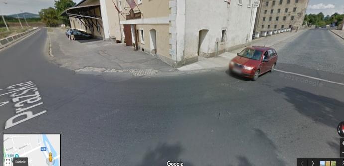 od Horní vodní brány na prostor před mlýnem a