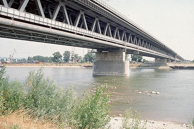 Dáničně-žeezniční most přes Dunaj, Bratisava