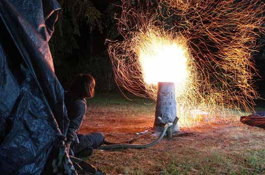 Během vsazování materiálu bylo přerušovaně dmýcháno luxem (cca 5-10 min. dmýchání a stejně dlouhá pauza). V průběhu jedné z odstávek dmýchání zhasly kychtové plyny a dočasně se snížila teplota v peci.