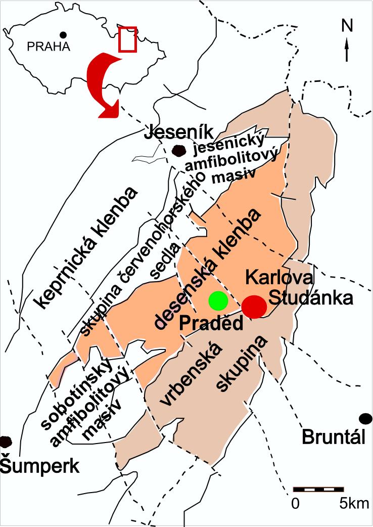 tvoří metamorfované horniny jesenického amfibolitového masivu s výskyty mineralogicky pozoruhodných chloritických, aktinolitických a mastkových zelených břidlic s magnetitem a čočkami mastku.
