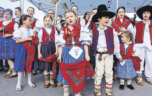 Na Malé Straně se vrámci festivalu odehraje 15. května folklorní část barokních Svatojánských slavností Navalis.