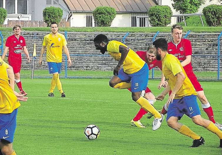 Berounsko 4. května 2018 31 Šilhavý:Táta občas něco řekne Fotbalový trenér Tomáš Šilhavý pracuje vkrálově Dvoře poprvé vkariéře jako hlavní kouč. Týmu se však na jaře zatím příliš nedaří.