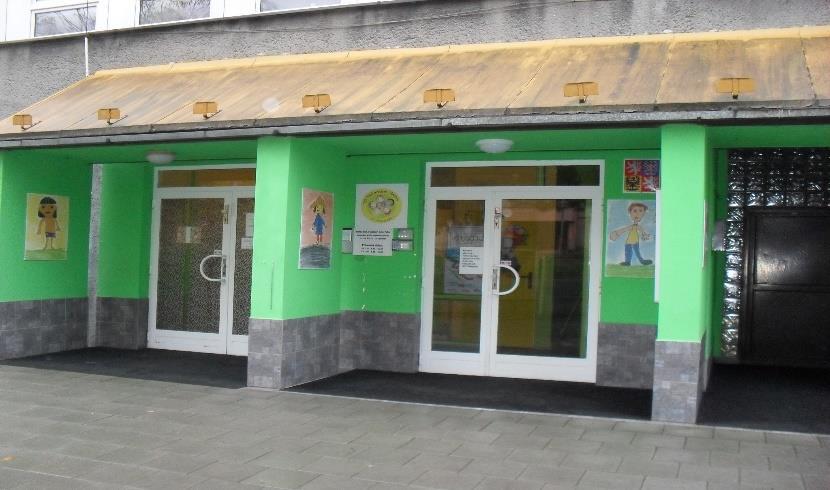 c) RÁMCOVÝ POPIS PERSONÁLNÍHO ZABEZPEČENÍ ČINNOSTI ŠKOLY VĚKOVÁ STRUKTURA ZAMĚSTNANCŮ MŠ a ŠJ Tabulka - Věková struktura zaměstnanců mateřské školy a ŠJ-výd. fyzický počet MŠ,ŠJ-výd.