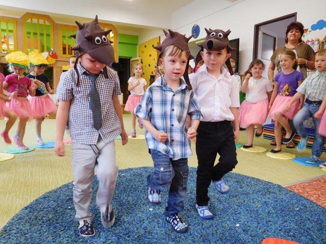 V kuchyni nám naše paní kuchařka připravuje chutné