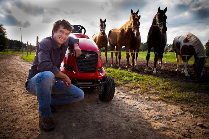 Martin Kraus divadelní a filmový herec Jitka Čvančarová Se svým traktorem Starjet od firmy Seco Industries, s.r.o. jsem velmi spokojená - a to už s ním sekám více než 8 let Je pohodlný, rychlý a snadno se ovládá.