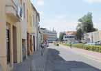 A na začátku loňských prázdnin tu byli zase! To radnici proměnili v hotel Popper, ve kterém se ubytoval muž z vyšších kruhů podezřelý z trestného činu. Právě toho tam přišli hledat dva mladí četníci.