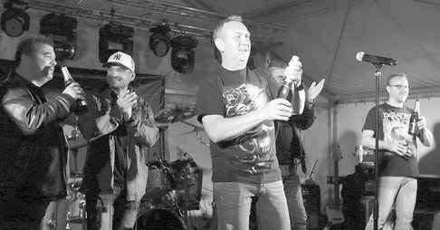 Holešovskou Regatu rozezpívali Chinaski, Koller nebo třeba Lenny HOLEŠOV V zahradách zámku Holešov se uskutečnil už osmý ročník rodinného festivalu Holešovská Regata