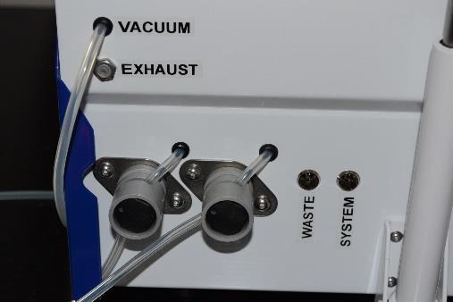 - USB kamery 7 - výrobní štítek 8 - připojení napájecího kabelu s integrovaným vypínačem a držákem